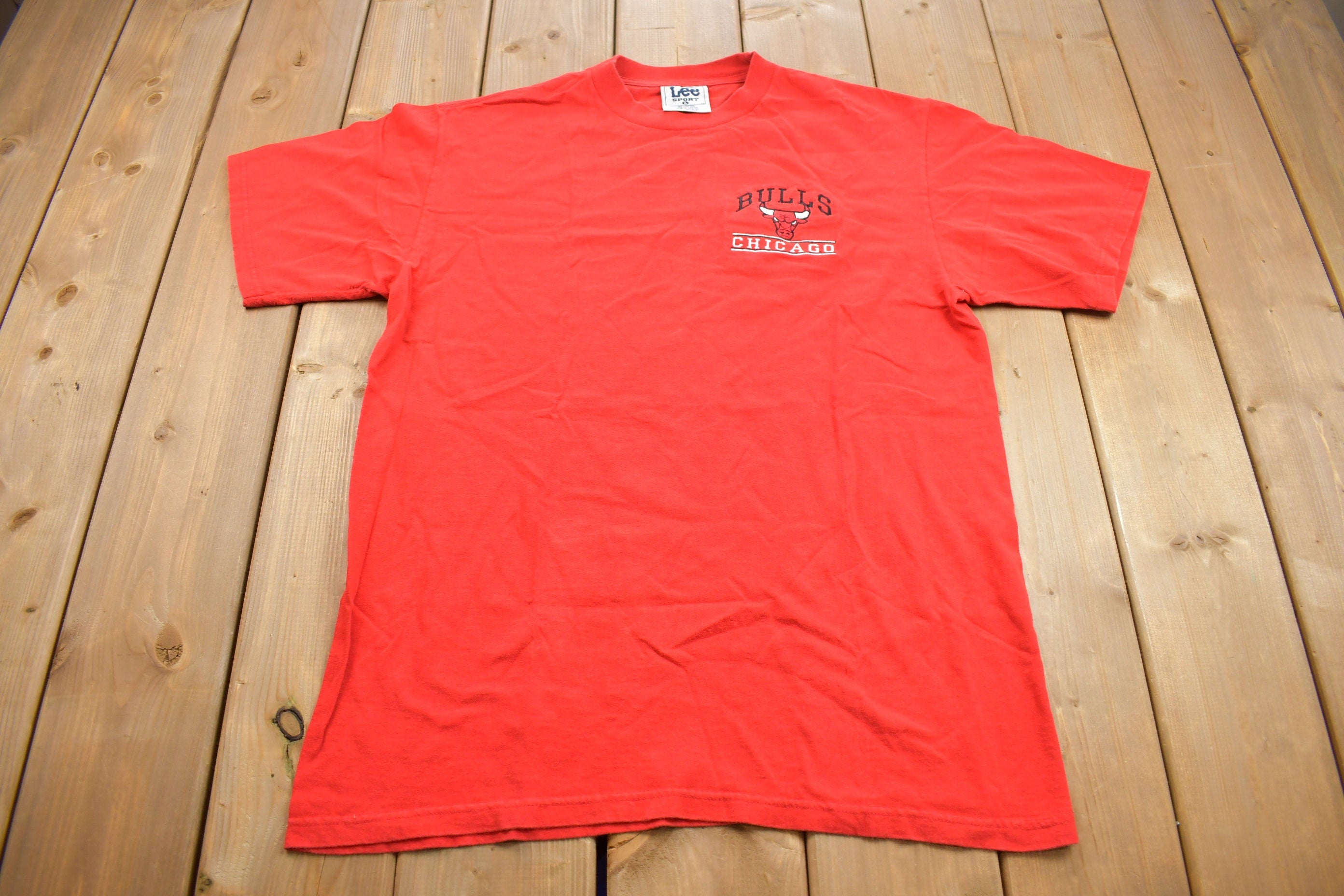 Vintage 1990s Chicago Bulls Small Logo Lee Graphic T-Shirt