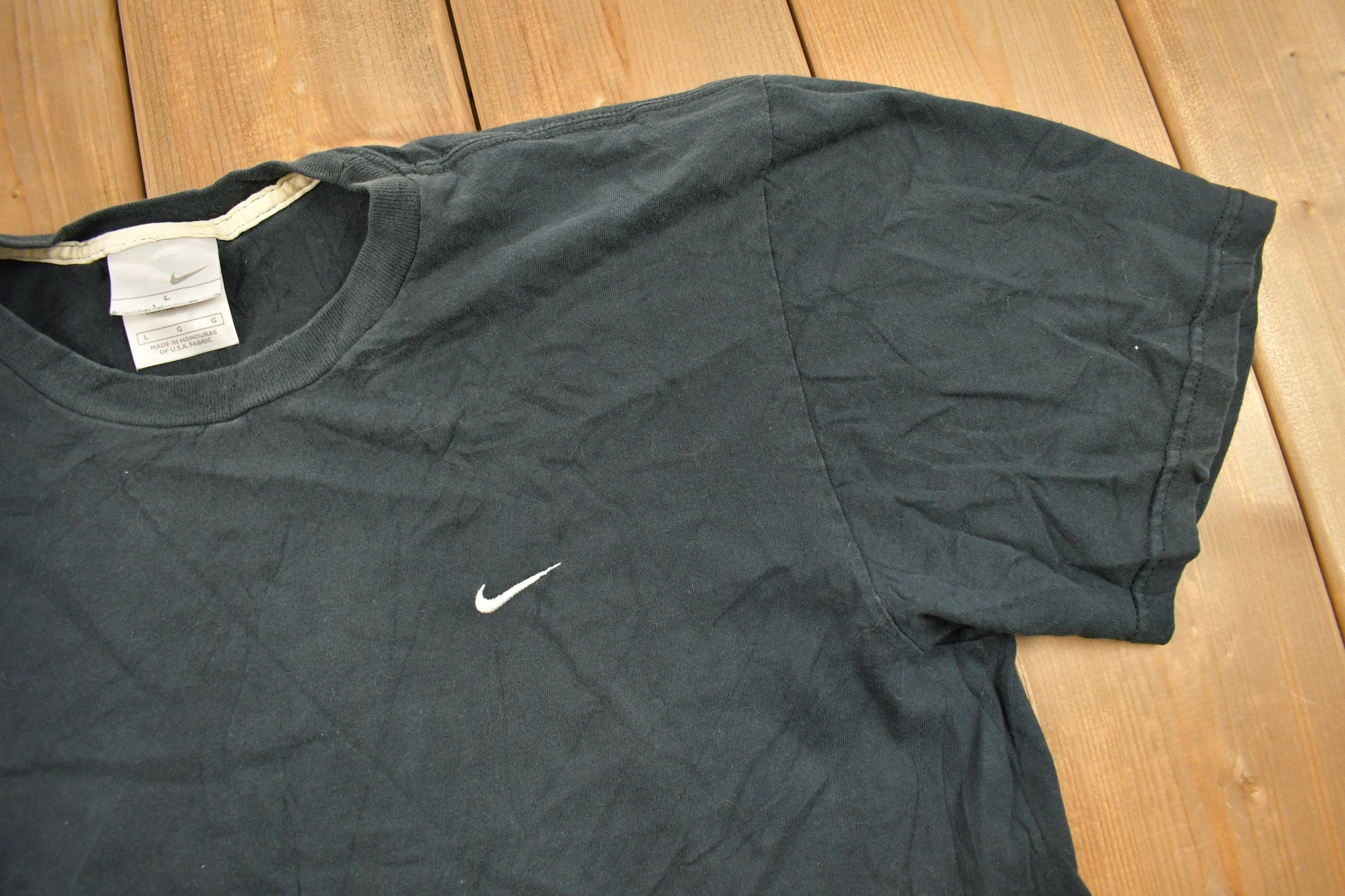 Vintage Y2K Nike Mini Swoosh Embroidered Graphic T-Shirt
