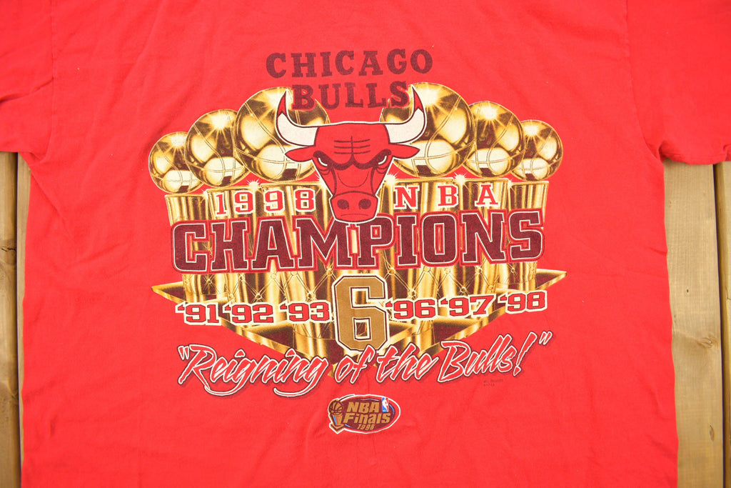Vintage 1998 Chicago Bulls NBA Graphic T-Shirt