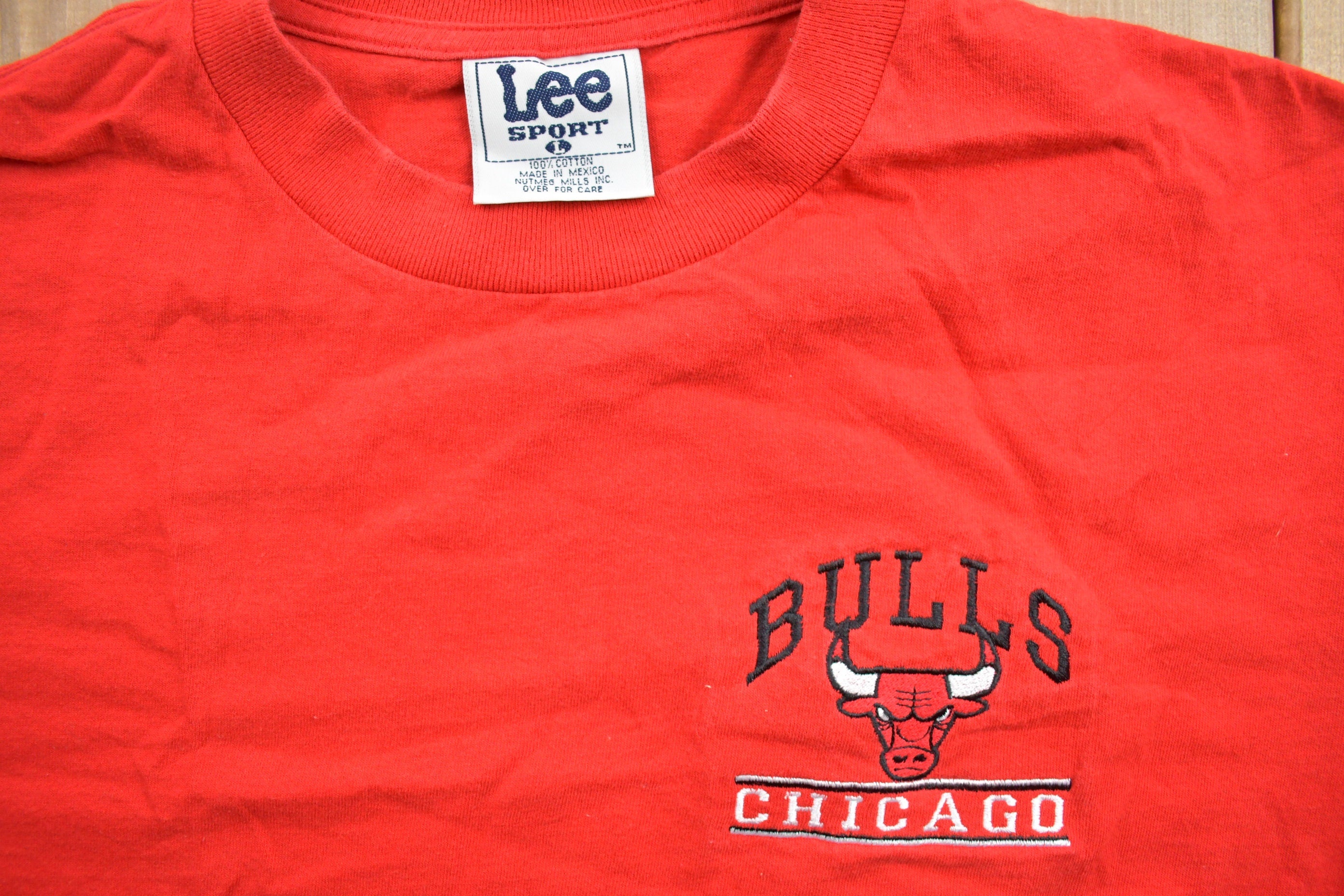 Vintage 1990s Chicago Bulls Small Logo Lee Graphic T-Shirt