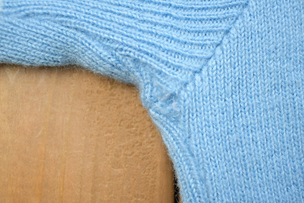 Vintage 1990s Light Blue 100% Wool Knit Sweater