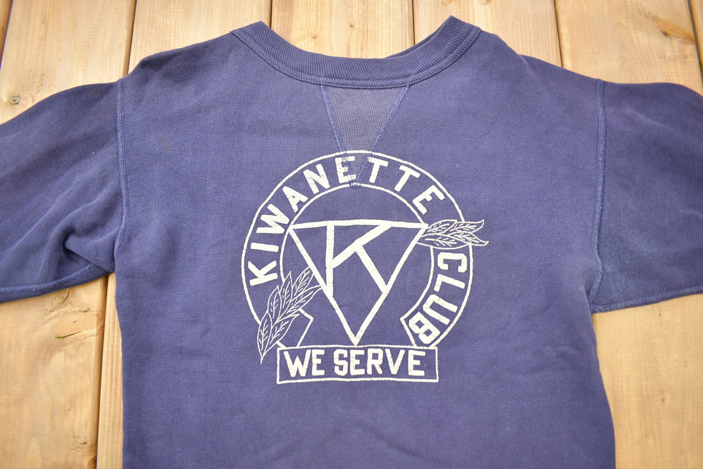 Vintage 1950s Single V Crewneck Sweatshirt Kwanette Club We Serve Racquet Club