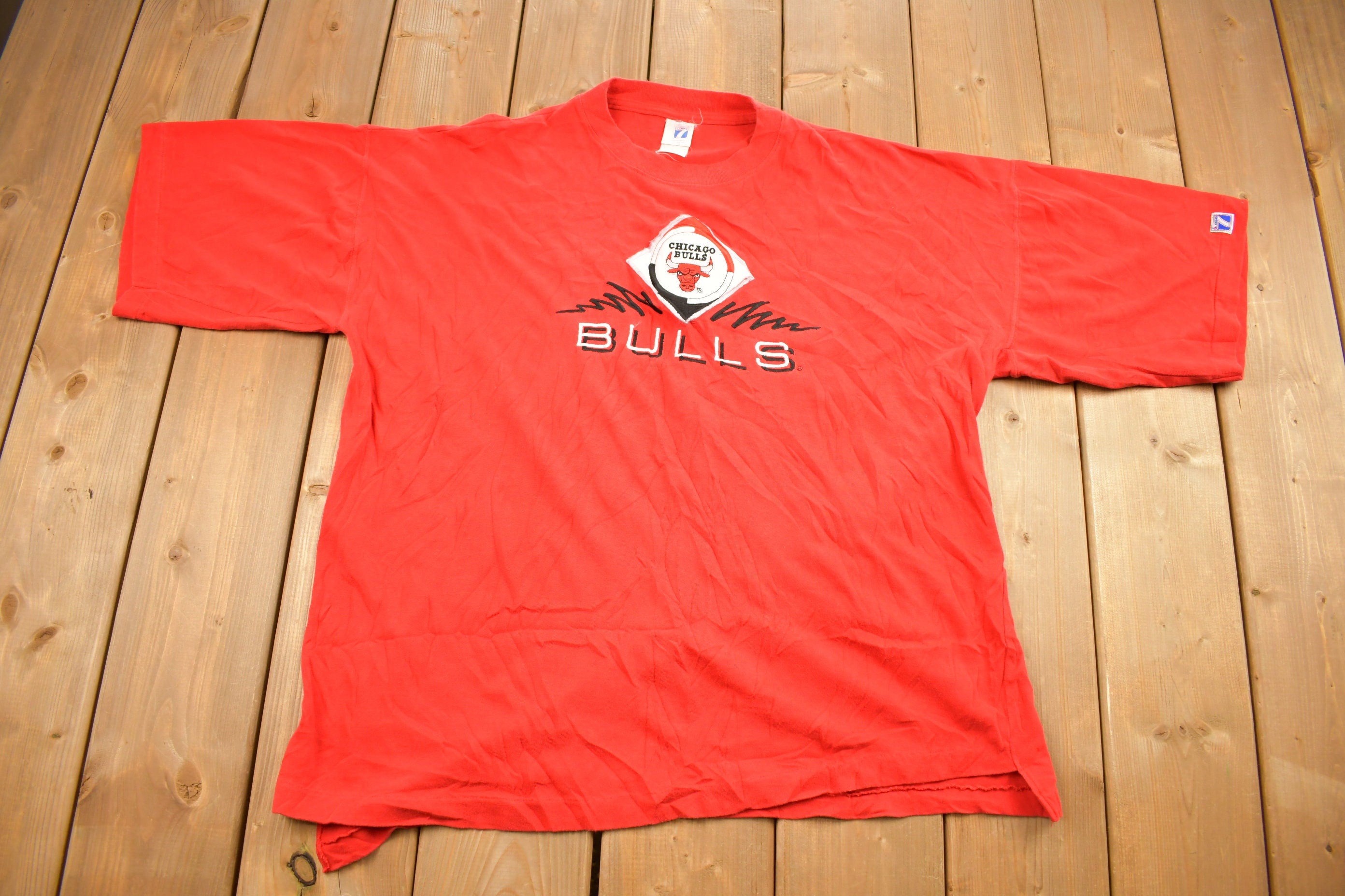 Vintage 1990s Chicago Bulls NBA Embroidered T-Shirt