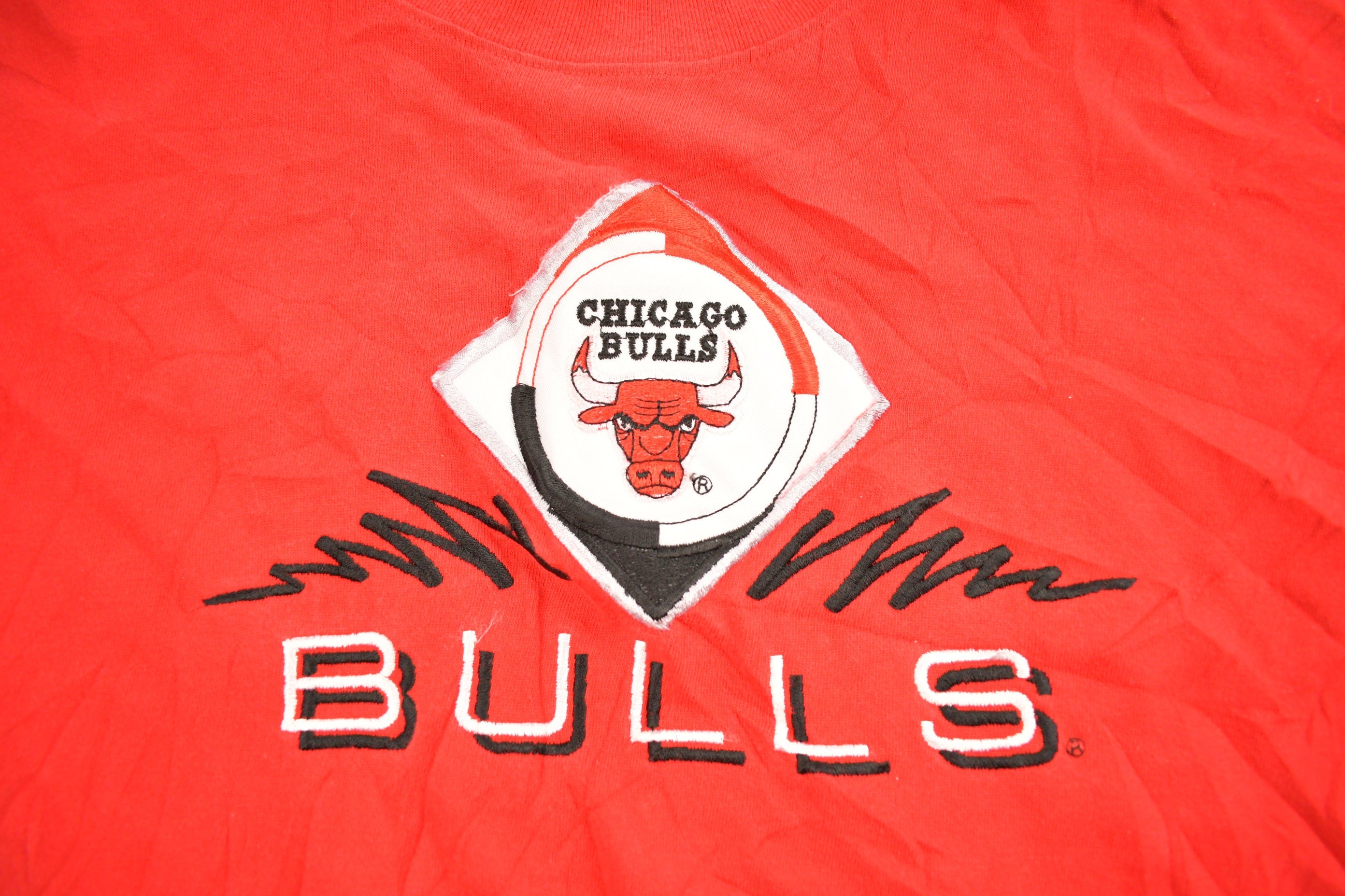 Vintage 1990s Chicago Bulls NBA Embroidered T-Shirt