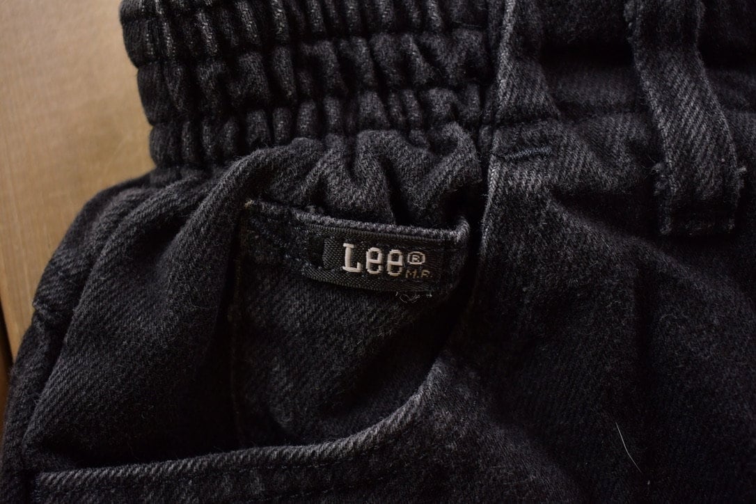 Vintage 1990s Lee Black Denim Straight Leg Jeans Size 30 x 26.5 / Vintage Denim / Vintage Lee / Essentials / Retro Jeans