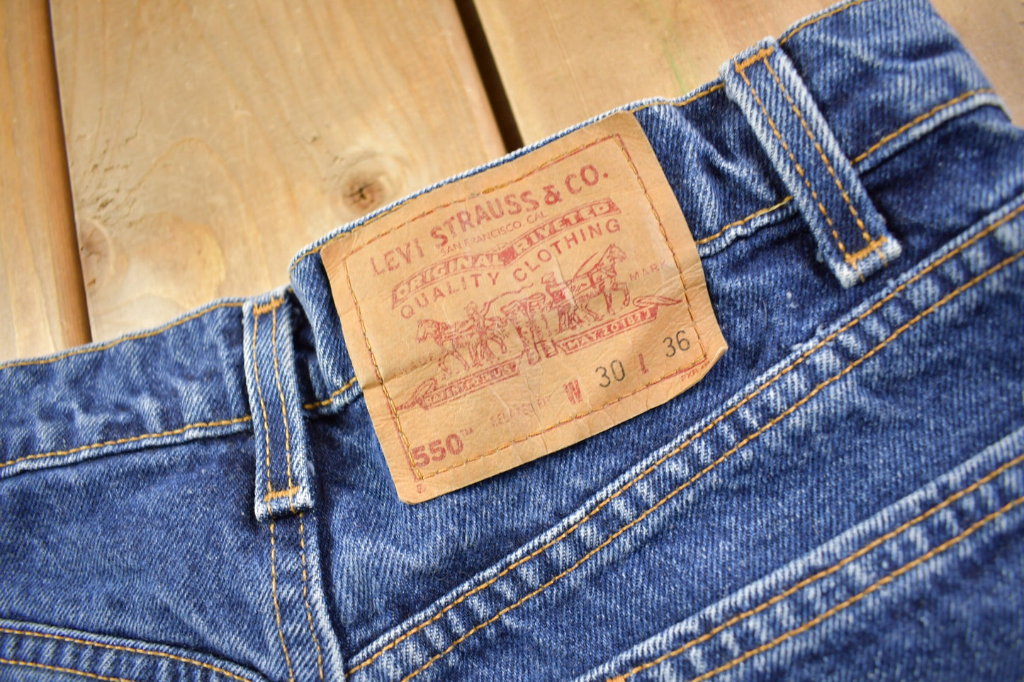 Vintage 1990s Levi's 550 Medium Wash Jeans Size 30 x 33 / Relaxed Fit / Made In USA / Vintage Levi's