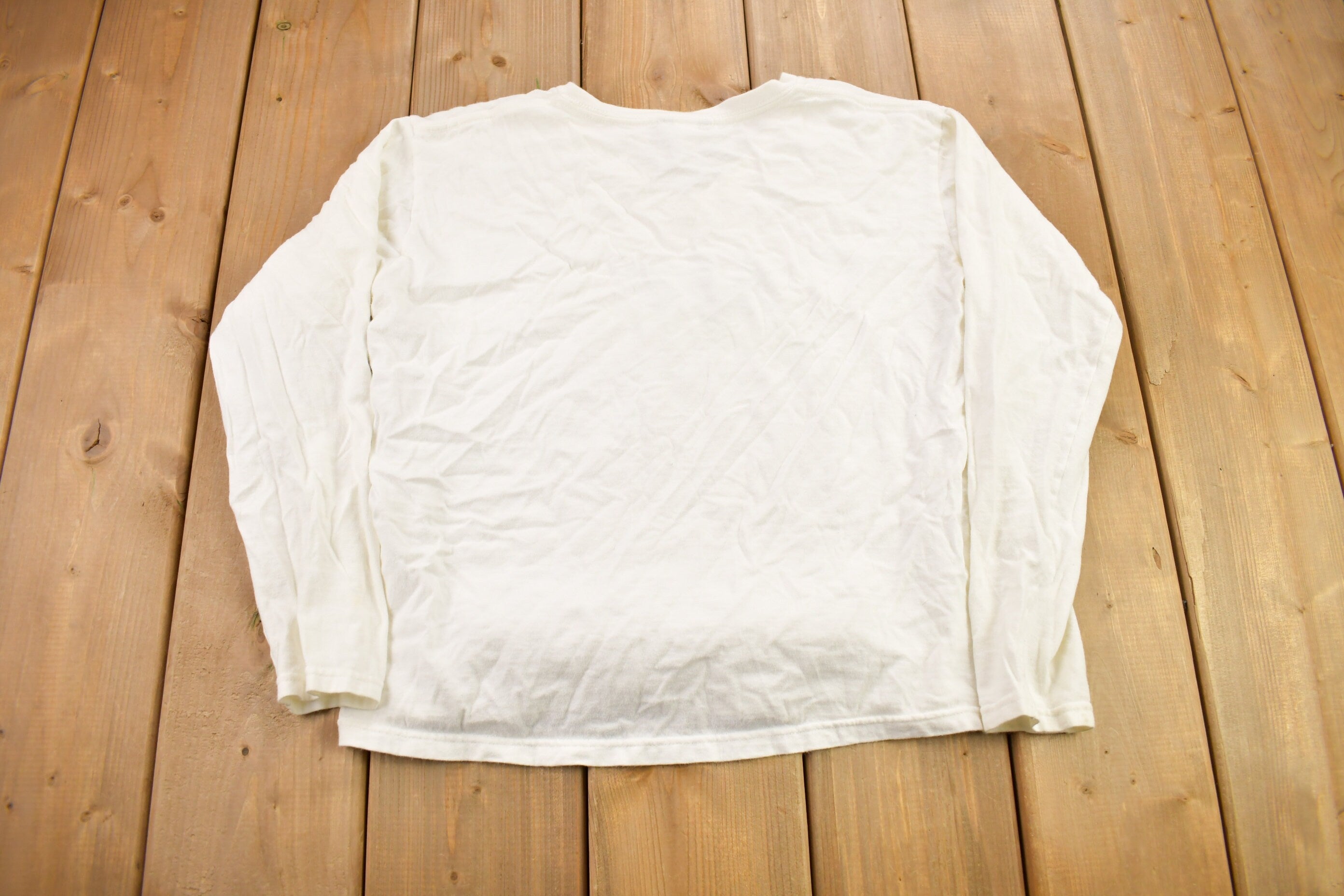Vintage Y2K Nike Long Sleeve Graphic V-Neck T-Shirt
