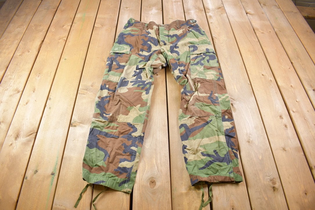 Vintage 1990s US Army Woodland Camouflage Cargo Pants Size  34 x 31 / Army Pants / Military Pant's / Vintage Cargos / Hunting