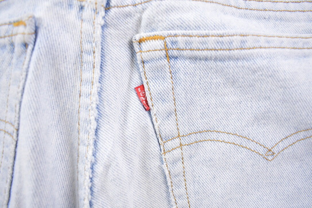 Vintage 1990s Levi's 550 Red Tab Jeans Size 30 x 28.5 / 1990s Denim / Streetwear Fashion / Vintage Denim / Blue Jeans / Vintage Levi's