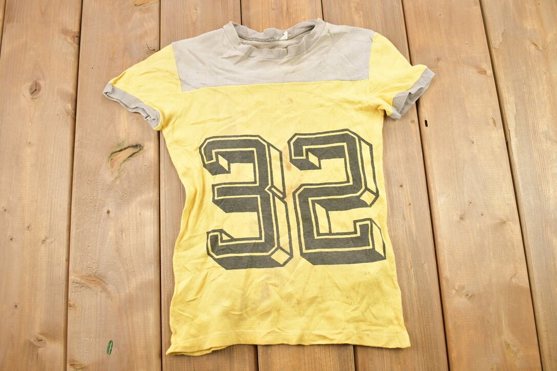 Vintage 1970s Baby Tee 32 Graphic T-Shirt