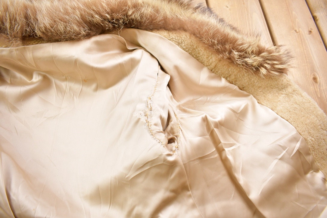 Vintage 1970's Wool Coyote  Fur Collared Coat