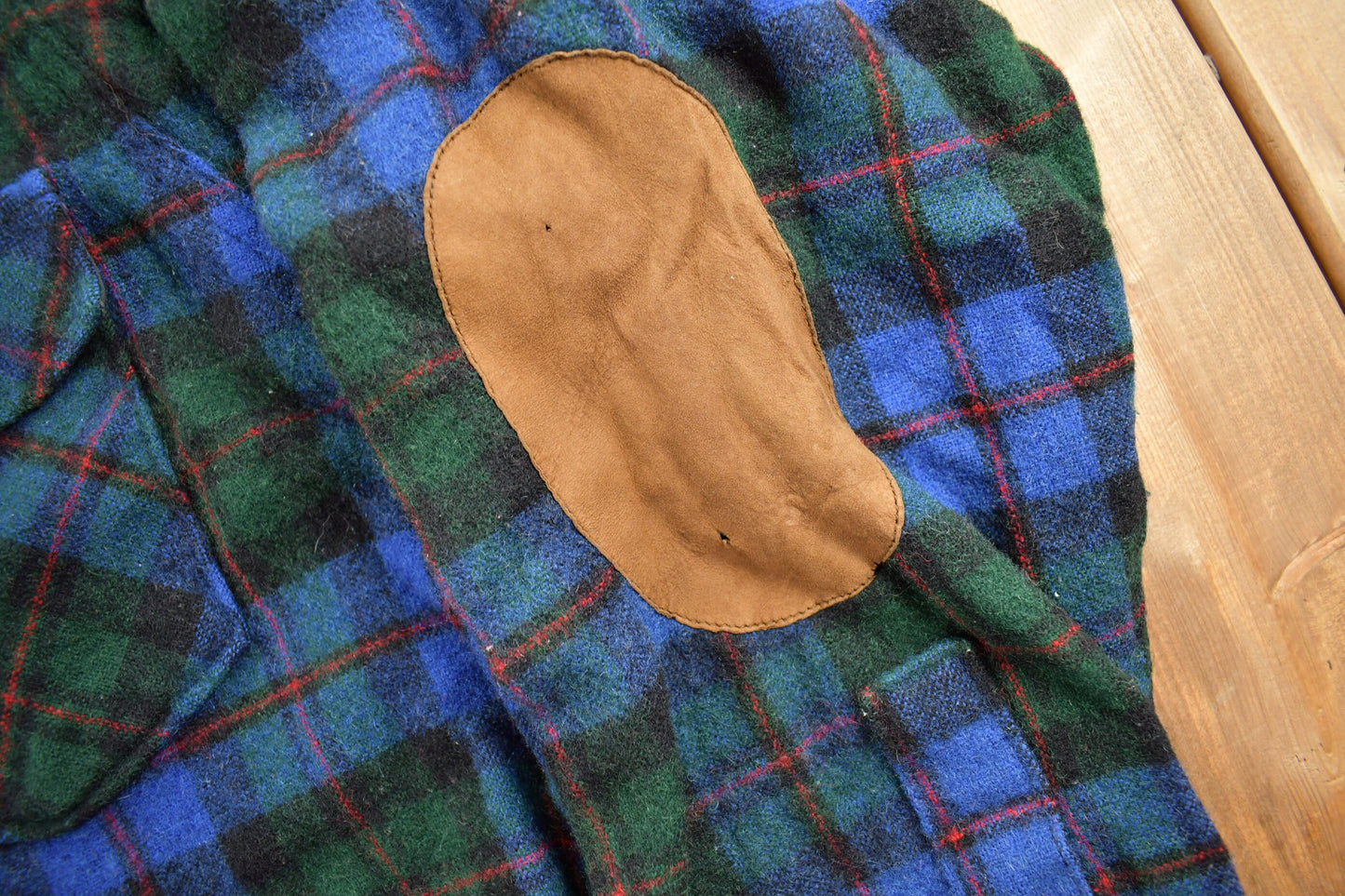 Vintage 1990s Woolrich Button Up Plaid Flannel Shirt / 1990s Button Up / Vintage Flannel / Made In USA / Vintage Woolrich / Leather Accents