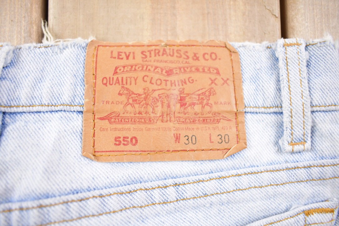 Vintage 1990s Levi's 550 Red Tab Jeans Size 30 x 28.5 / 1990s Denim / Streetwear Fashion / Vintage Denim / Blue Jeans / Vintage Levi's