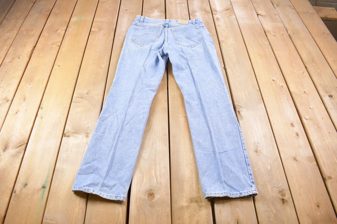 Vintage 1990 Lee Light Wash Blue Jeans Size 30 x 31 / Vintage Denim / Vintage Lee  / Retro Jeans / Essentials / 1990's Denim