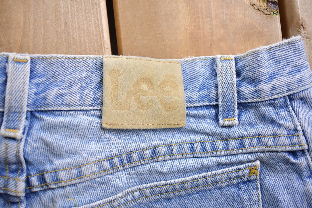 Vintage 1990 Lee Light Wash Blue Jeans Size 30 x 31 / Vintage Denim / Vintage Lee  / Retro Jeans / Essentials / 1990's Denim