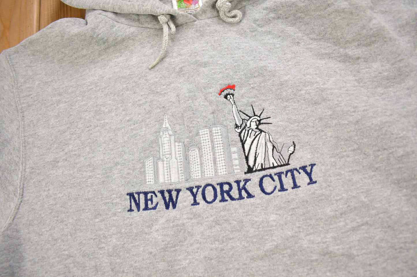 Vintage 1990s New York City Embroidered Hoodie / 90s Hoodie / Vintage Sweater / Souvenir Sweater / Vintage New York / Heather Grey