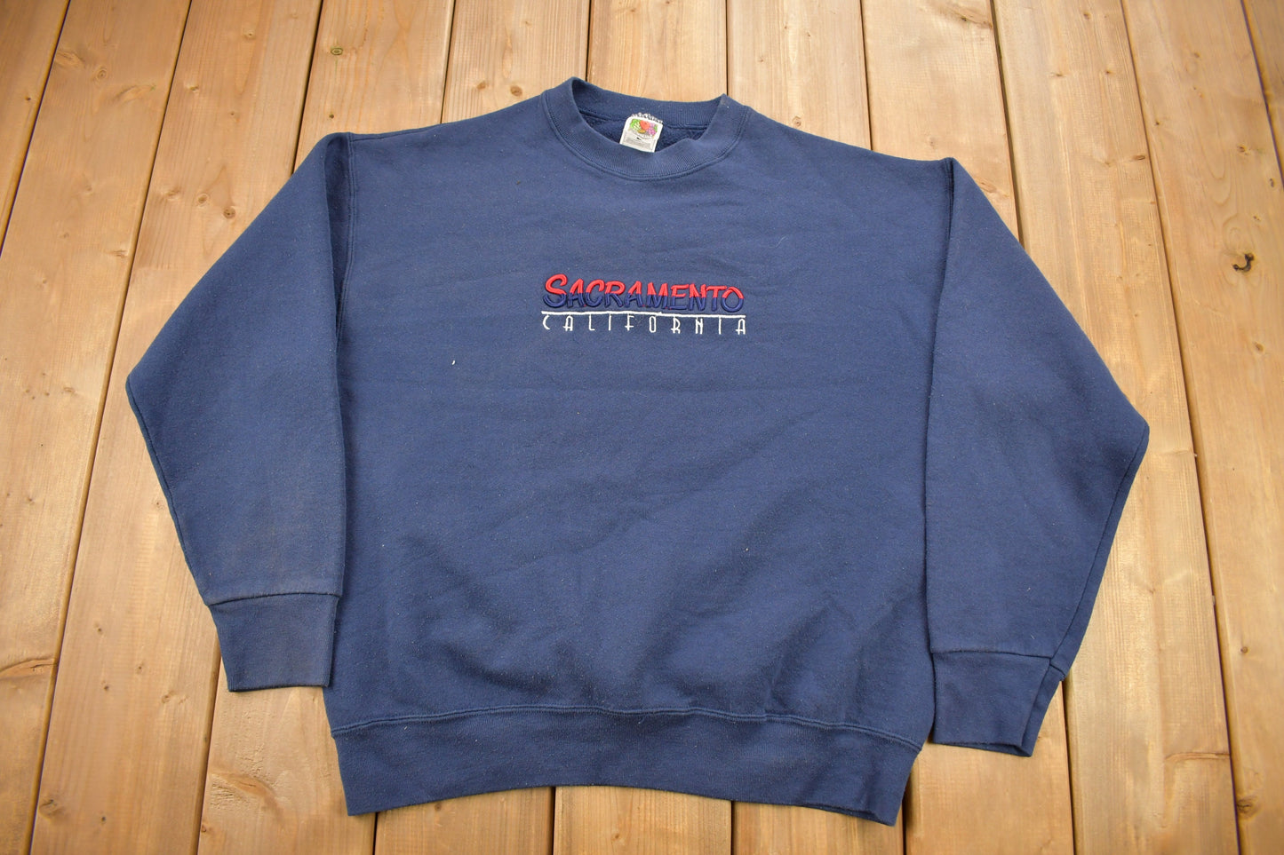 Vintage 1990s Sacramento California Embroidered Crewneck Sweatshirt / 90s Crewneck / Souvenir Sweater / Travel And Vacation