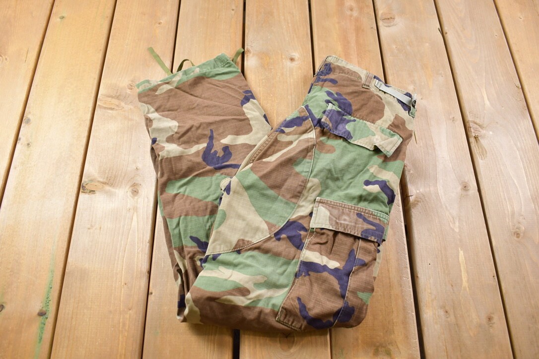 Vintage 1990s US Army Woodland Camouflage Cargo Pants Size  28 x 30 / Army Pants / Military Pant's / Vintage Cargos / Hunting