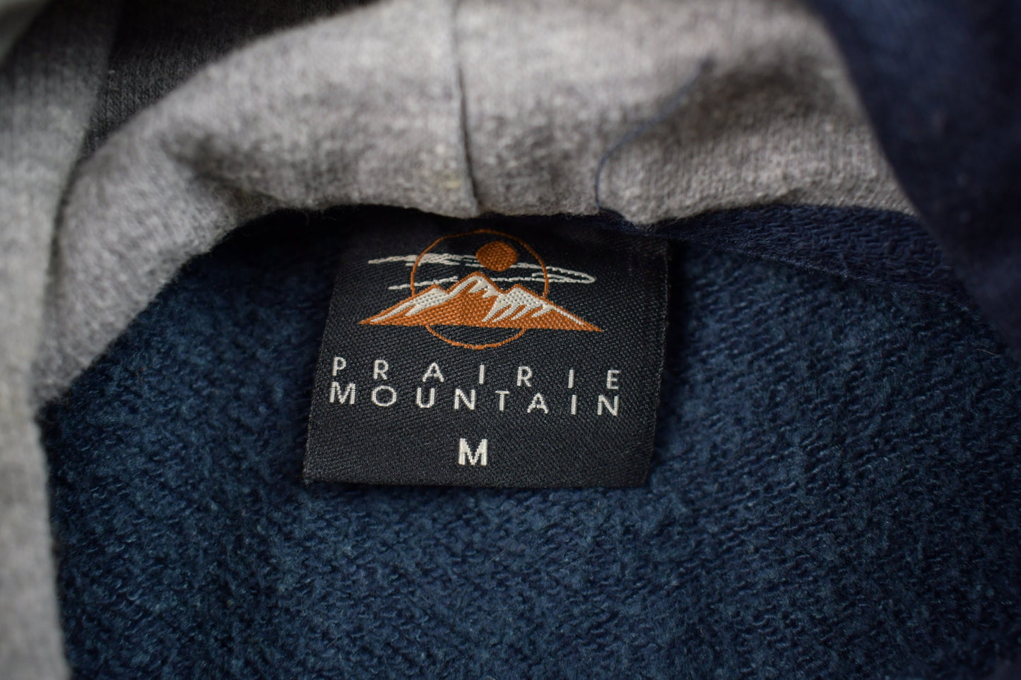 Vintage 1990s Prairie Mountain Alaska Hoodie / 90s Hoodie / Souvenir Sweater / Streetwear / Travel And Vacation / Vintage Alaska