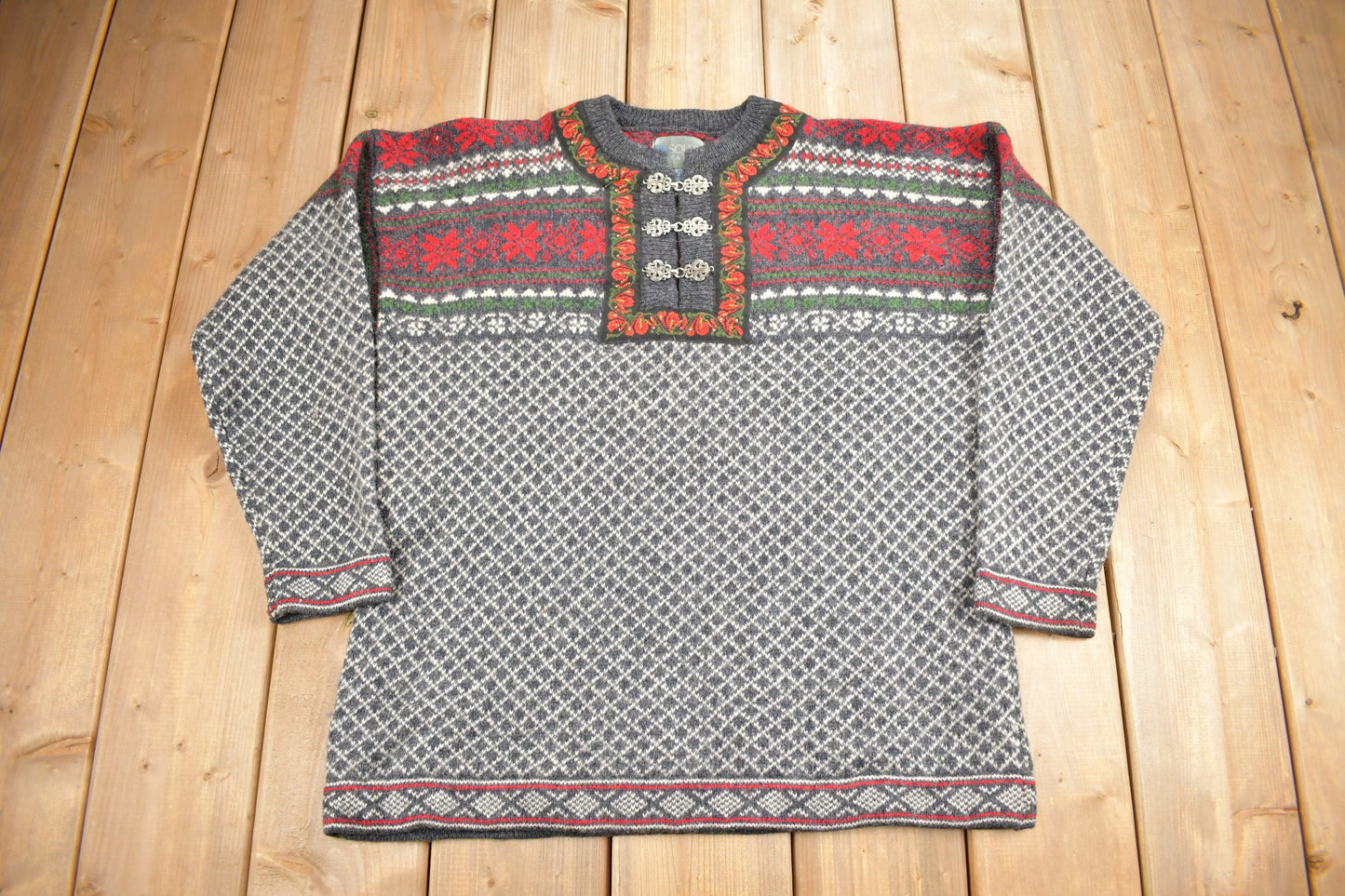 Vintage 1990s Squaw Valley 100% Wool Knit Clasp Sweater