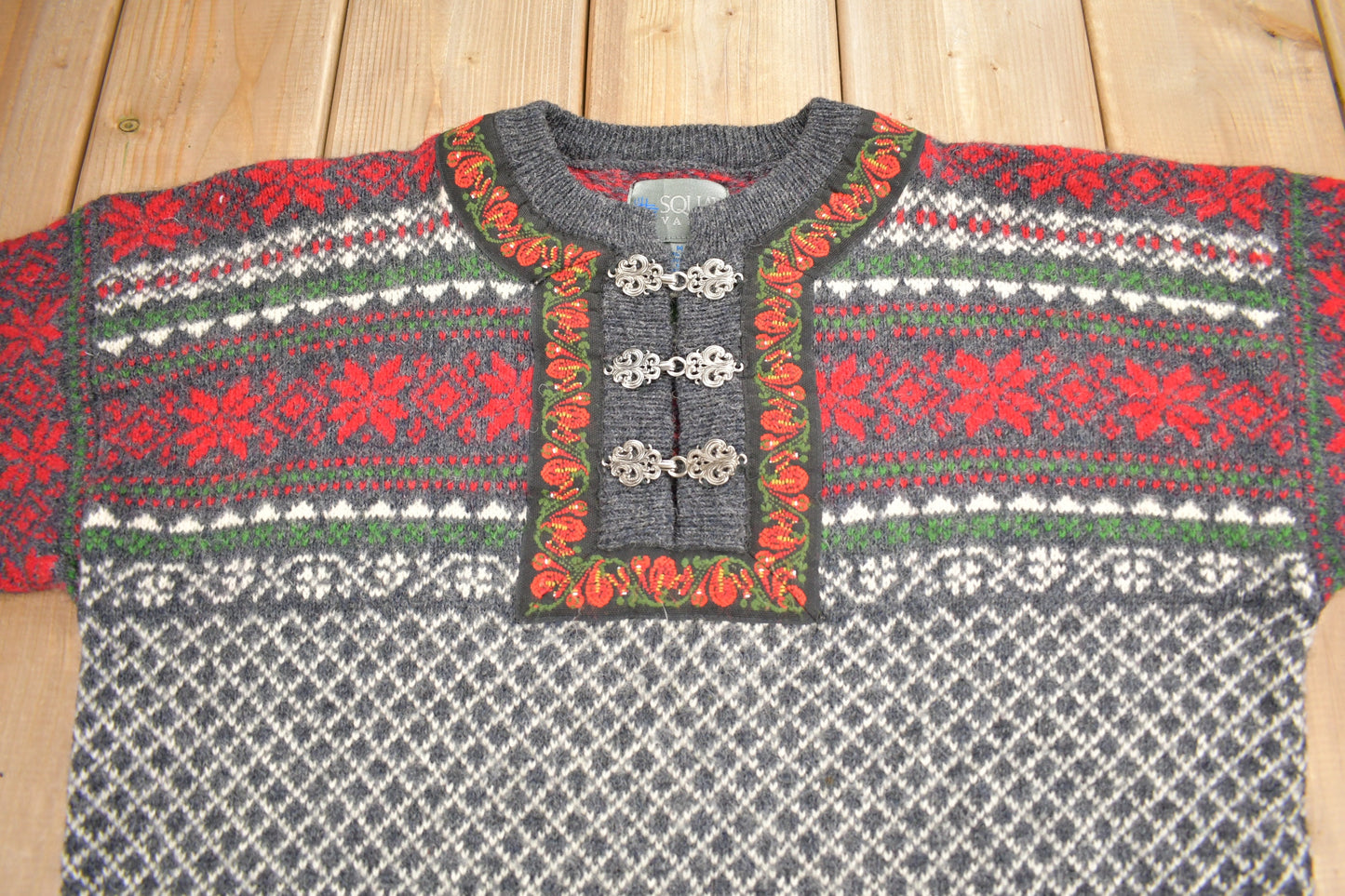 Vintage 1990s Squaw Valley 100% Wool Knit Clasp Sweater