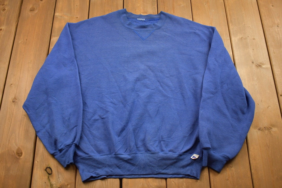 Vintage 1990s Russell Athletics Blank Crewneck Sweatshirt / 90s Crewneck / Made In USA / Athleisure / Streetwear / 90s Blank / Single V