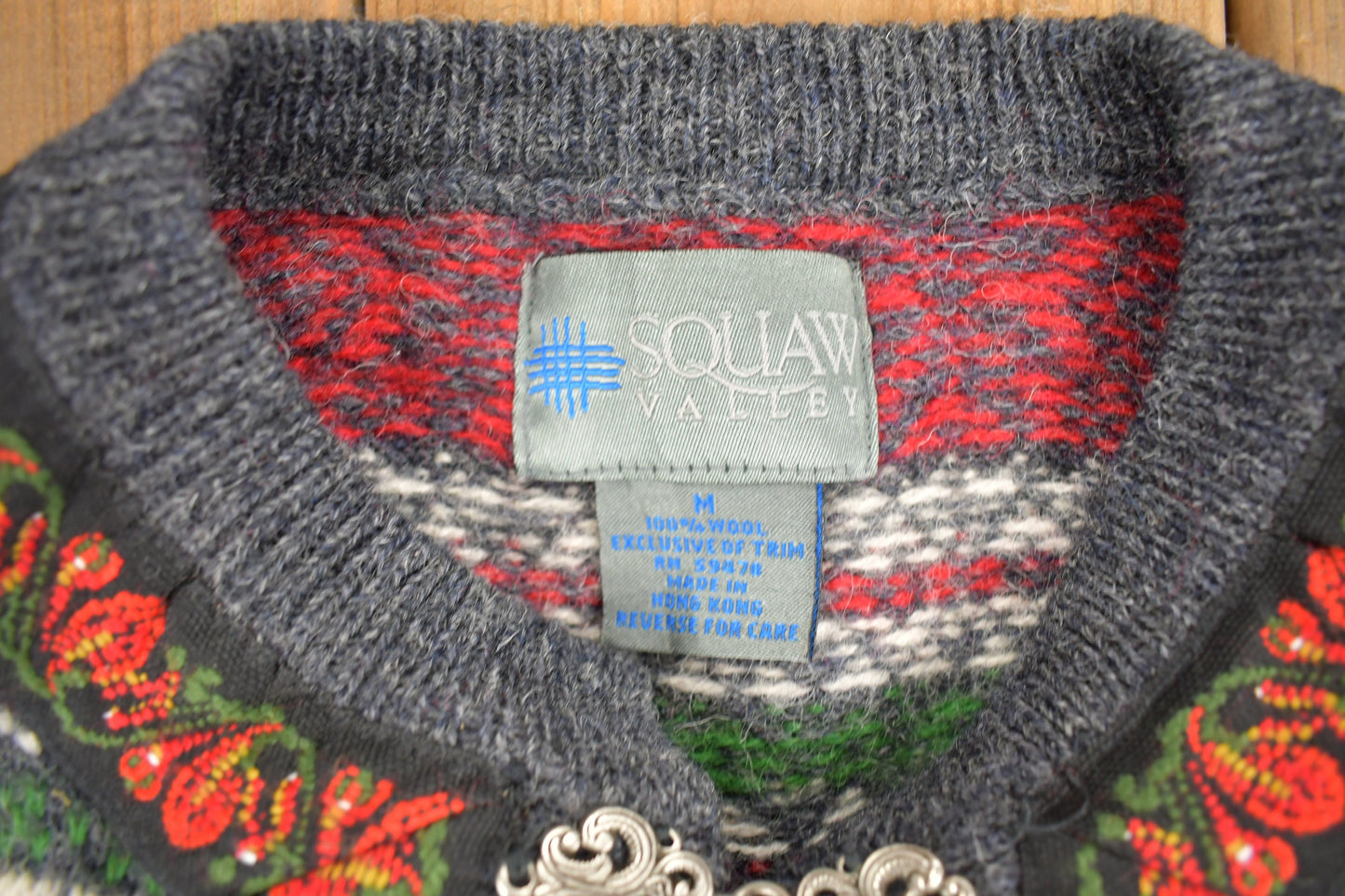 Vintage 1990s Squaw Valley 100% Wool Knit Clasp Sweater