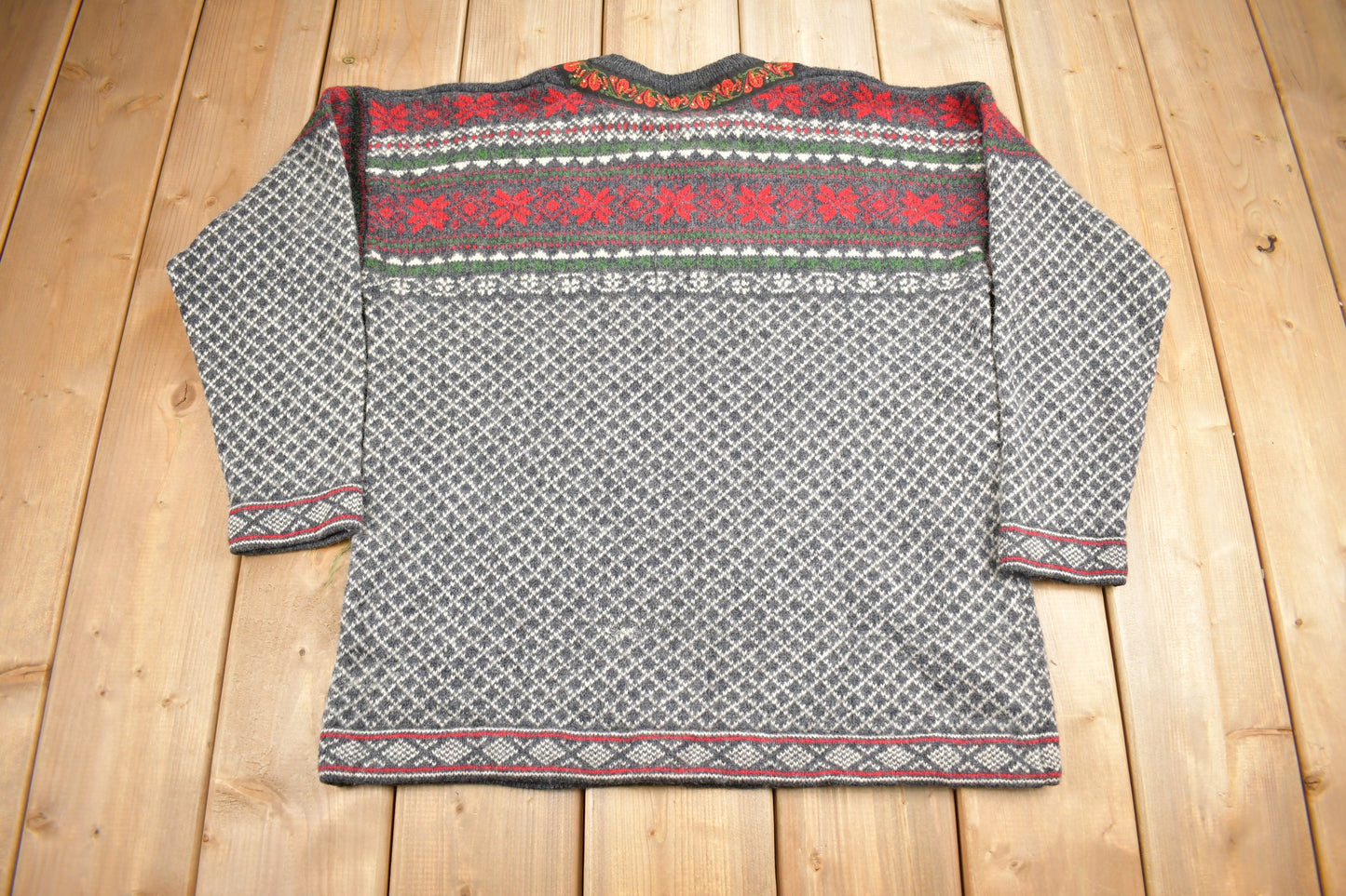 Vintage 1990s Squaw Valley 100% Wool Knit Clasp Sweater