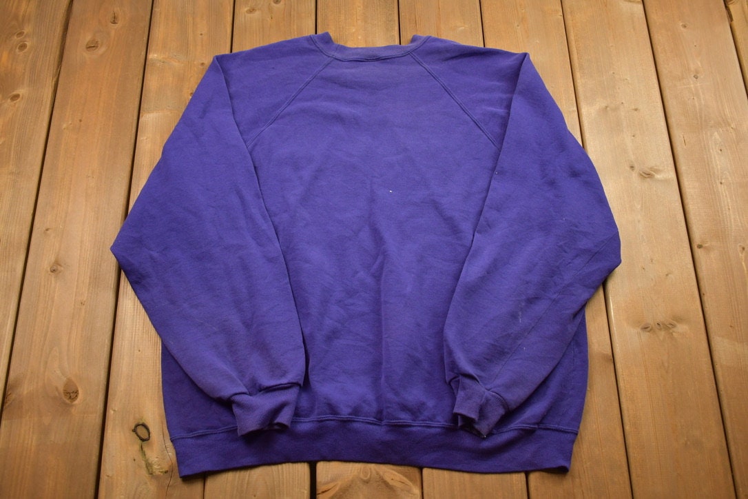 Vintage 1990s Blank Crewneck Sweatshirt / 90s Crewneck / Made In USA / Essential / Purple / Streetwear / 90s