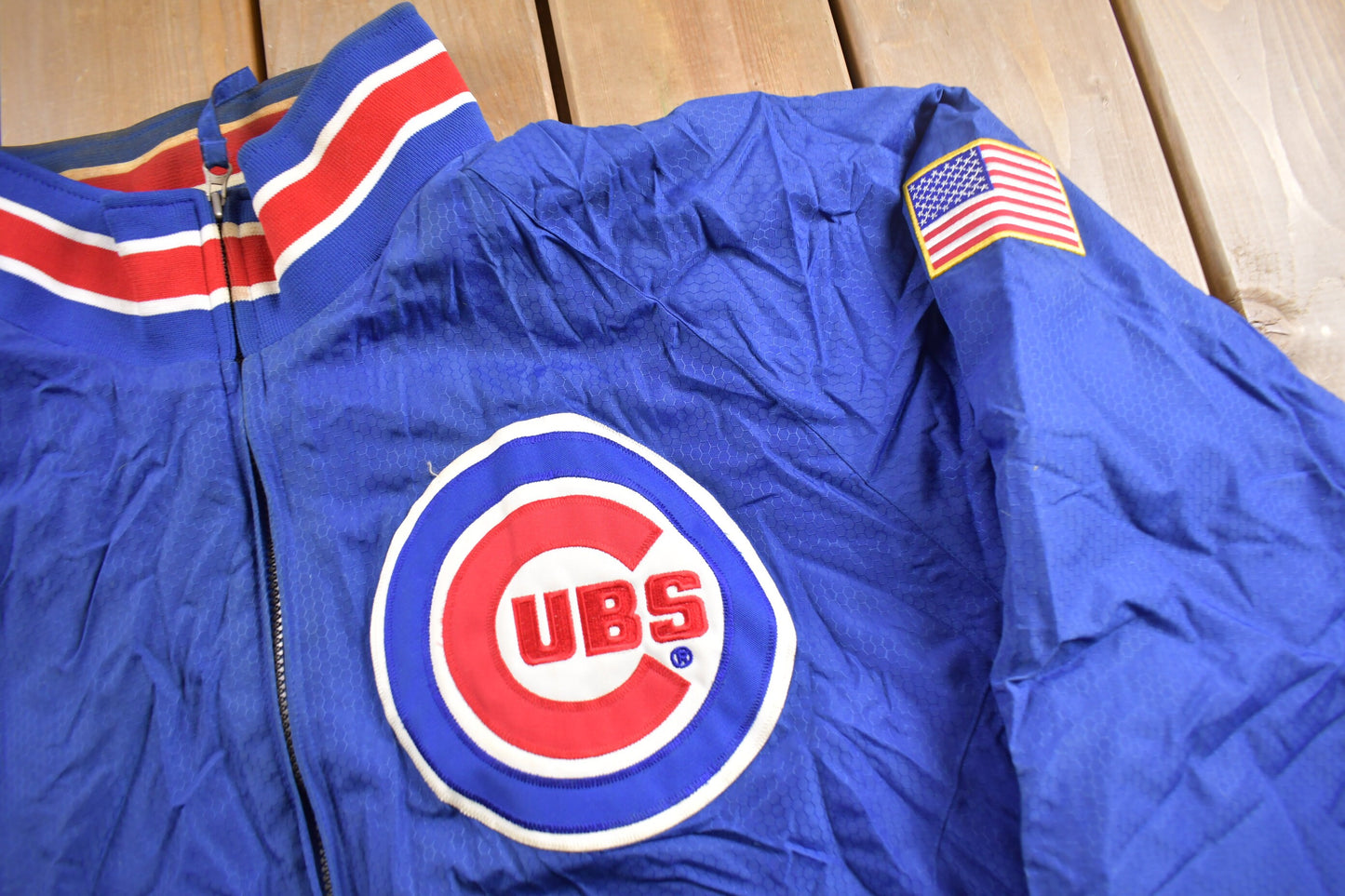 Vintage 1990s Chicago Cubs MLB Majestic Windbreaker Baseball Sportswear / Outerwear Jacket / Streetwear / Embroidered / Patchwork