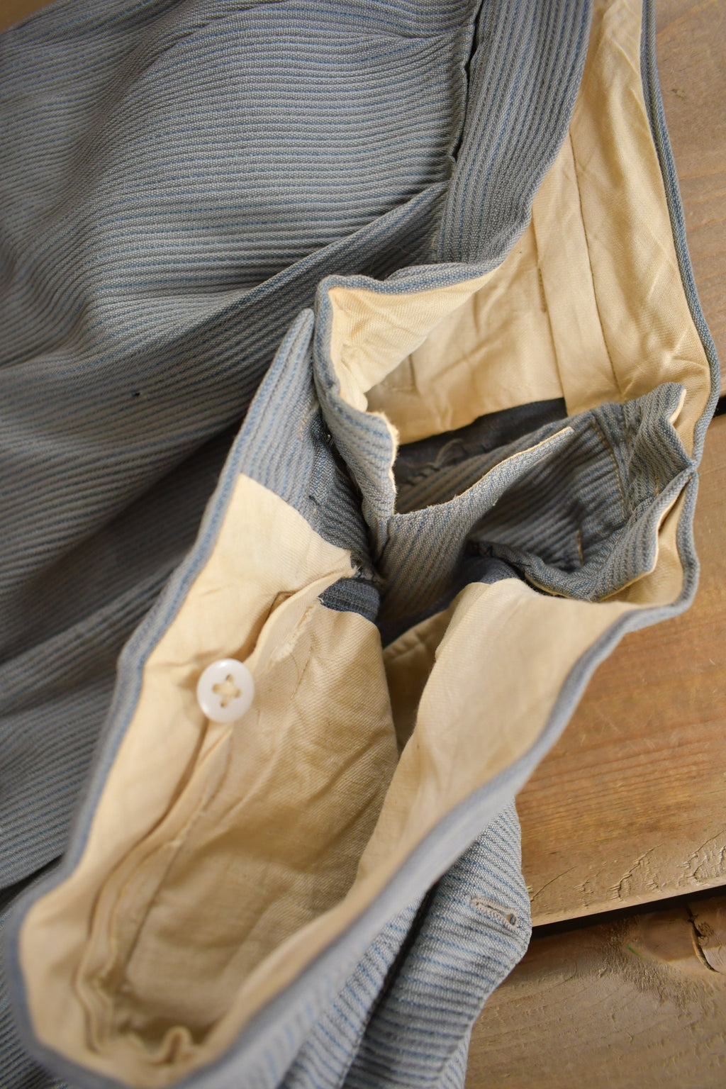 Vintage 1960s Frost Grey Pleated Corduroy Trousers Size 28 x 32