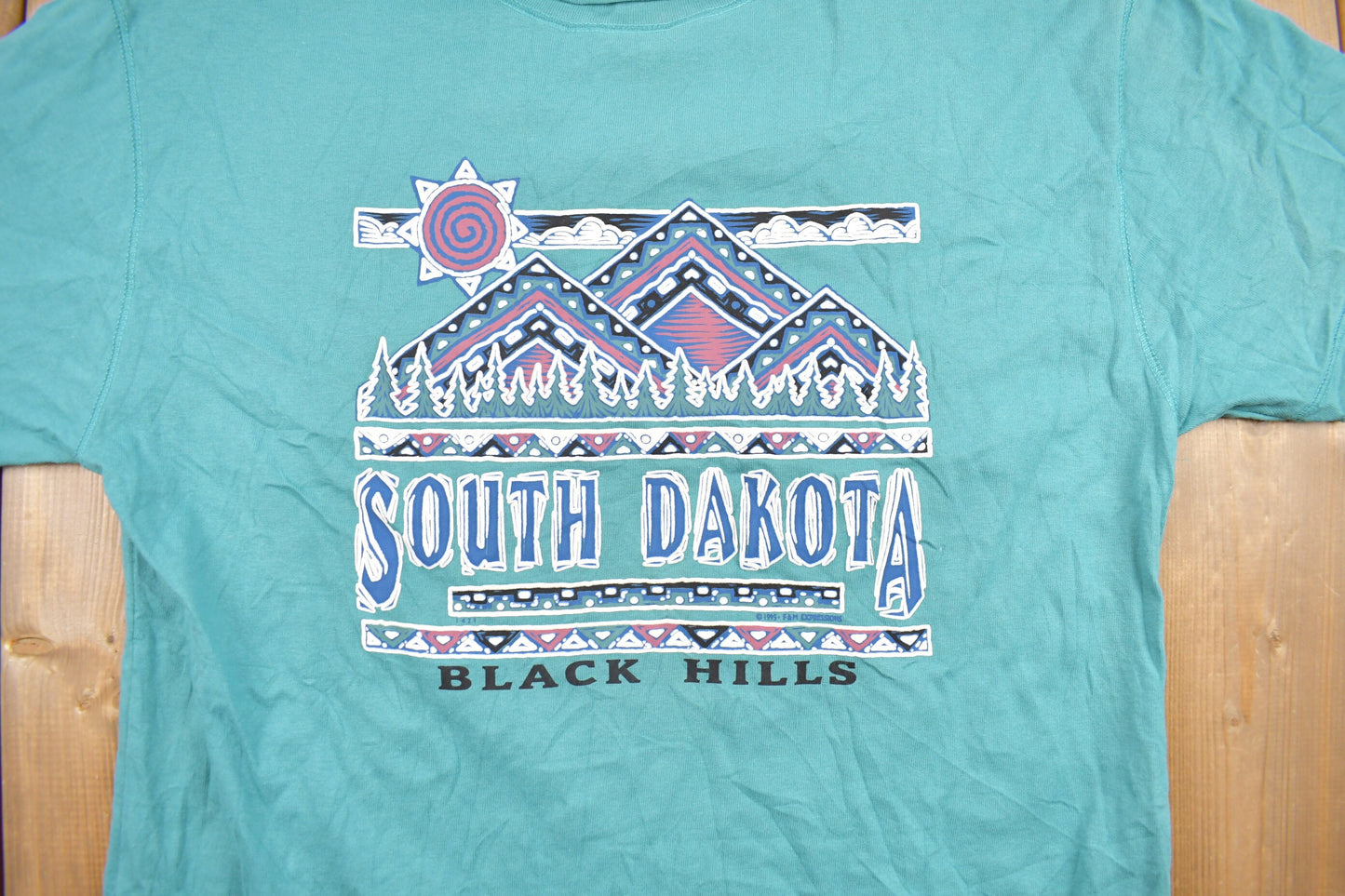 Vintage 1990s South Dakota Mountain Souvenir T Shirt / Streetwear / Made In USA / Vacation Tee / Travel T Shirt