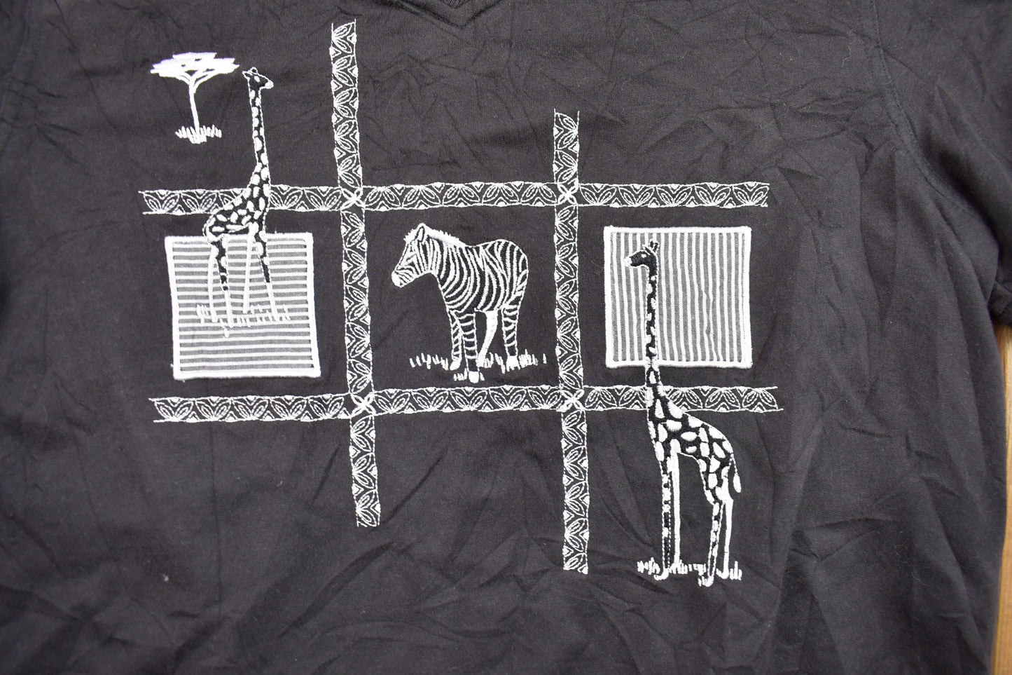 Vintage 1990s Giraffes and Zebra Theme Graphic T-Shirt / Streetwear / Nature T Shirt / Outdoorsman