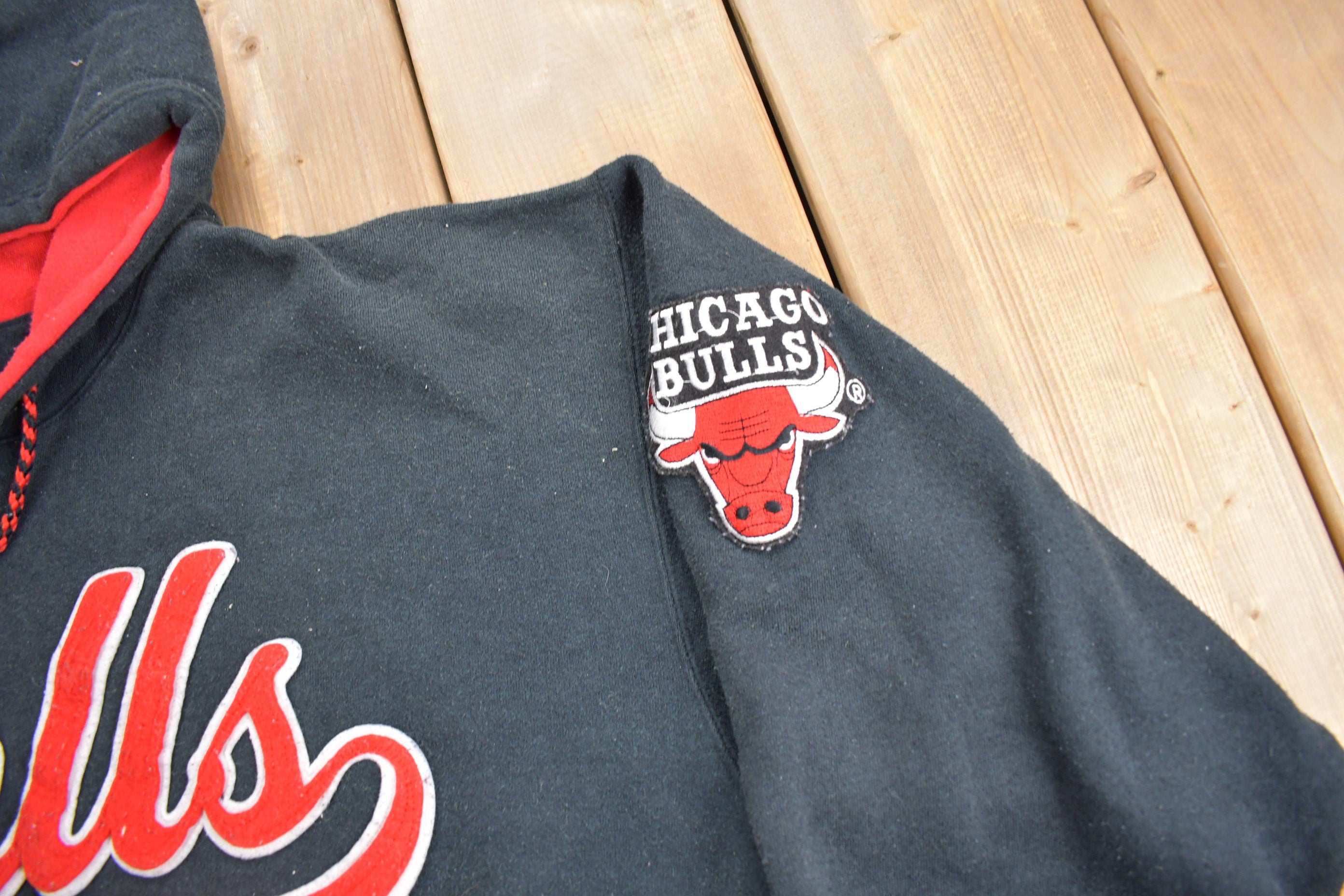 Vintage 1990s Chicago Bulls NBA Embroidered Starter Hoodie