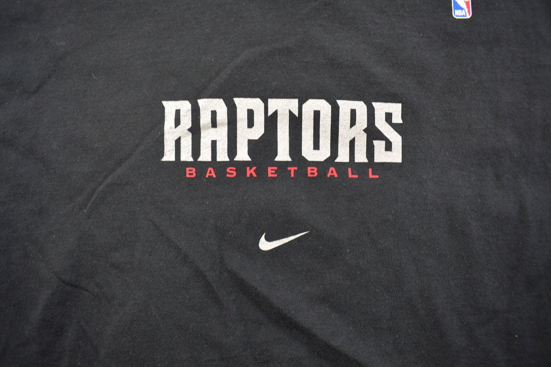 Vintage 2000s Toronto Raptors NBA Graphic Tank Top