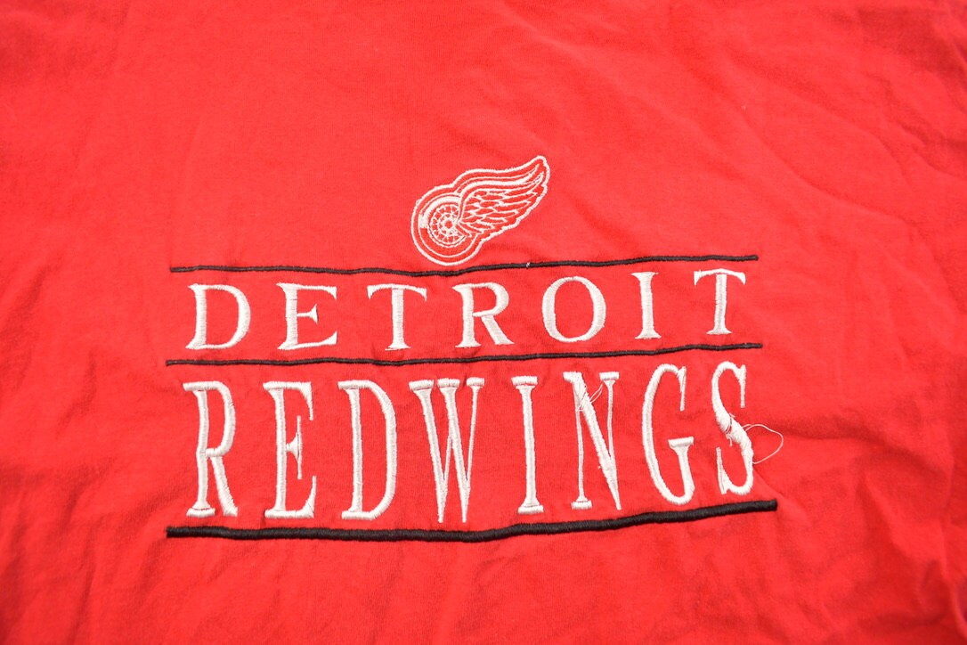 Vintage 1990s Detroit Red Wings NHL Embroidered T-Shirt