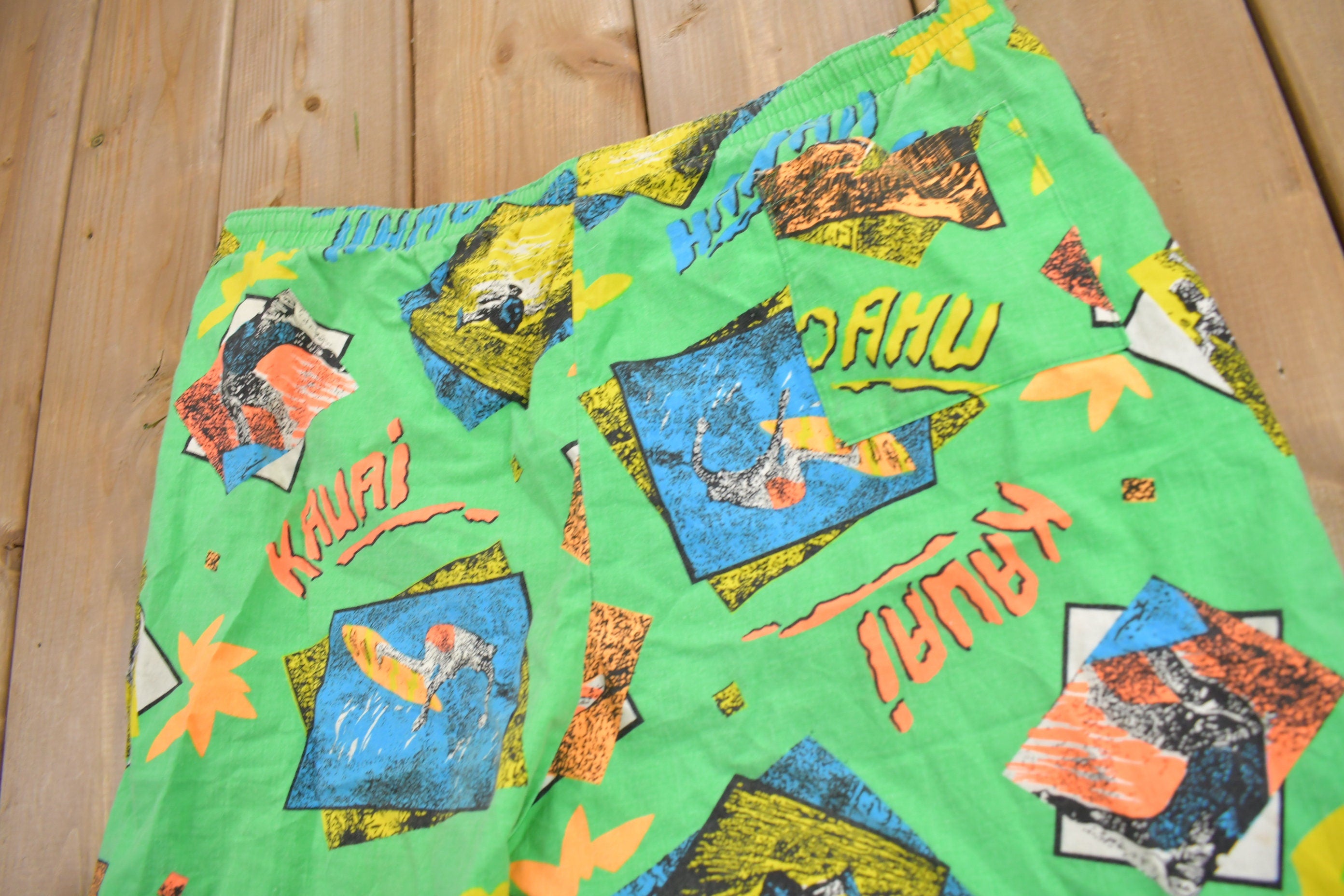 Vintage 1980s Hawaii Theme Beach Shorts Size 36