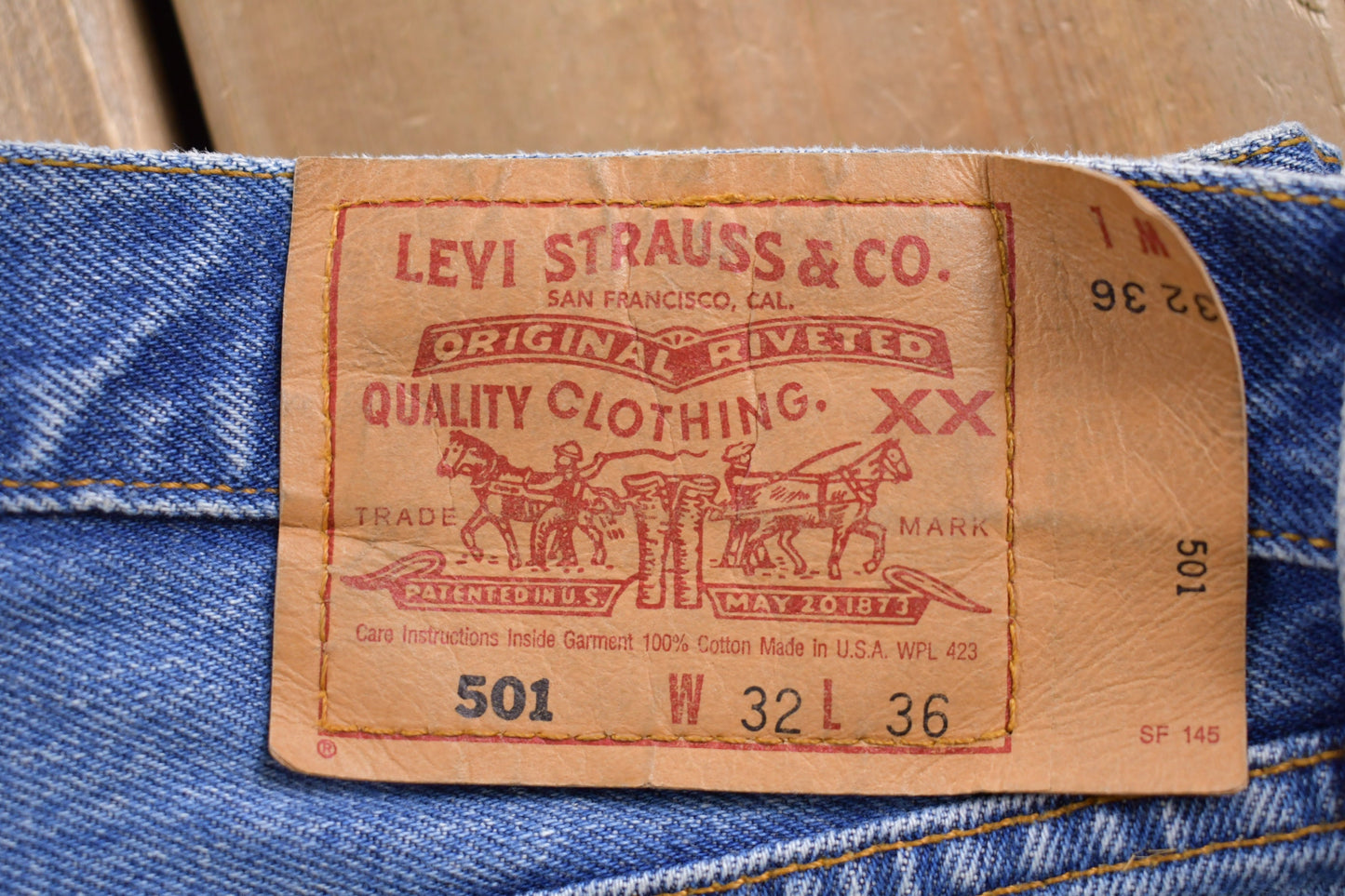 Vintage 1990s Levi's 501 Red Tab Jeans Size 31 x 36 / Blue / Mid Wash / Vintage Denim  / Made In USA / 80s Levi's / Straight Cut