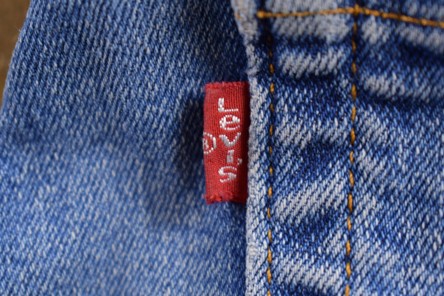 Vintage 1990s Levi's 550 Red Tab Denim Jeans Size  31 x 29.5 / Light Wash / Vintage Denim / Streetwear / Jeans / Made In Canada