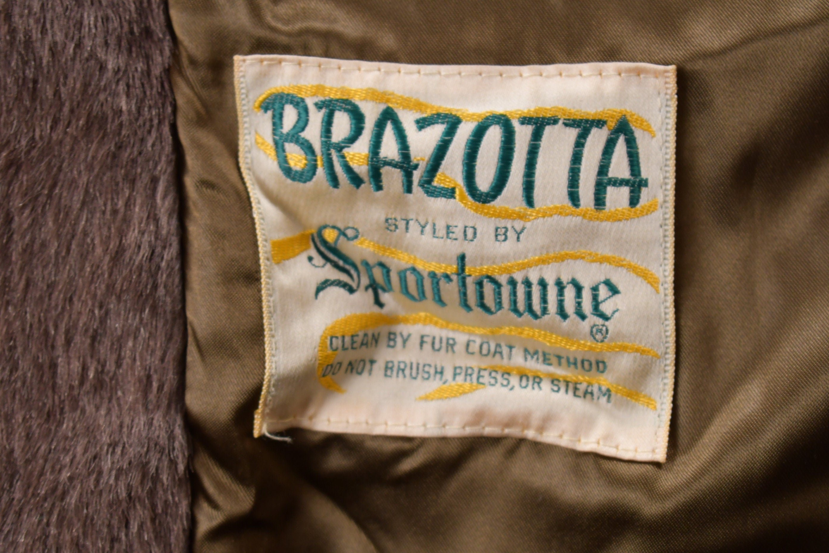 Vintage 1960s Brazotta Sportowne Fur Coat