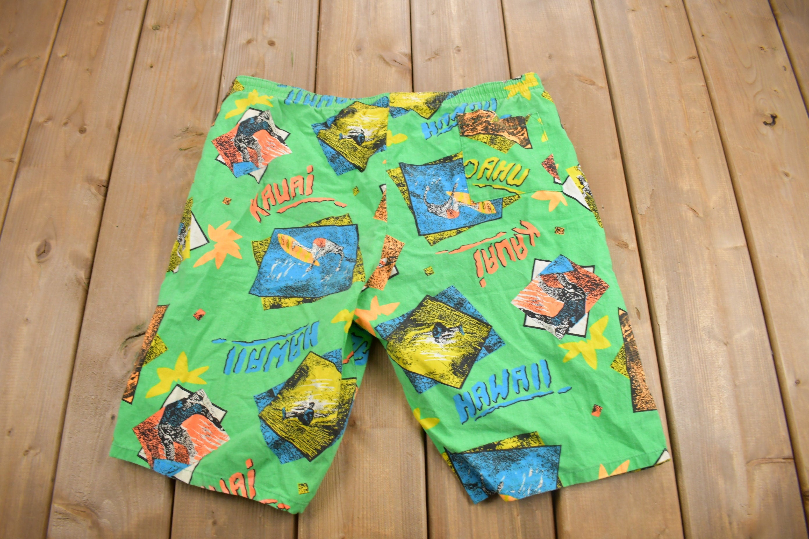 Vintage 1980s Hawaii Theme Beach Shorts Size 36