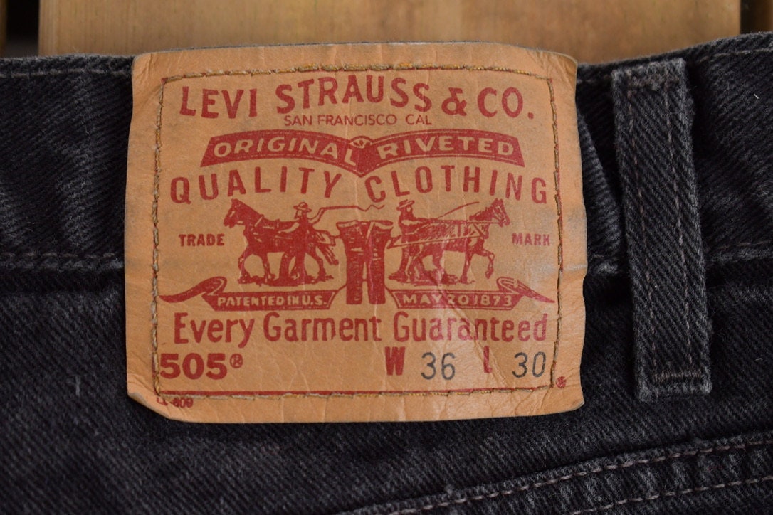 Vintage 1990s Levi's 505 Red Tab Relaxed Fit Jeans Size 33 x 29 / 90s Denim / Streetwear / Baggy Jeans / Made In USA / Vintage Levi's