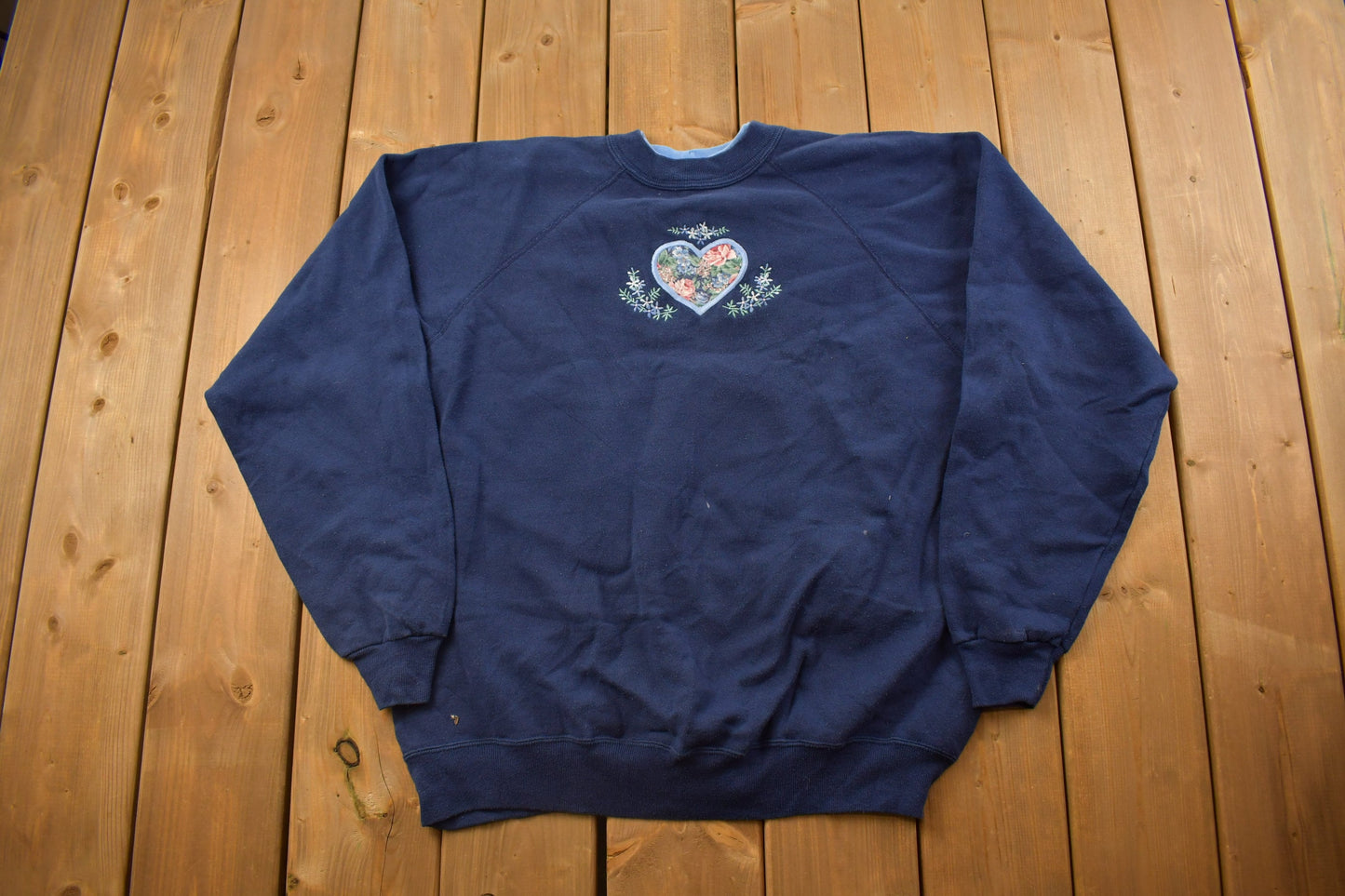 Vintage 1990s Embroidered Floral Heart Crewneck Sweatshirt / 90s Crewneck / Made In USA / Streetwear / Embroidered