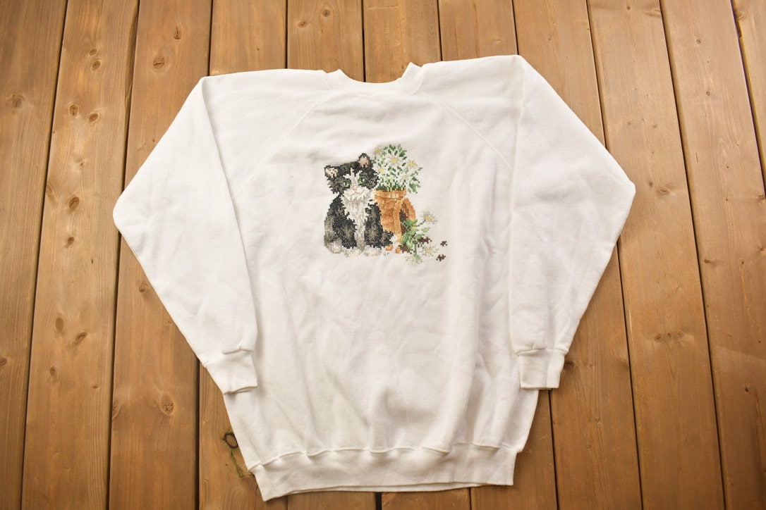 Vintage 1990s Cute Kitten Crewneck Sweatshirt / 90s Crewneck / Made In USA / Streetwear / Embroidered / Animal Sweater