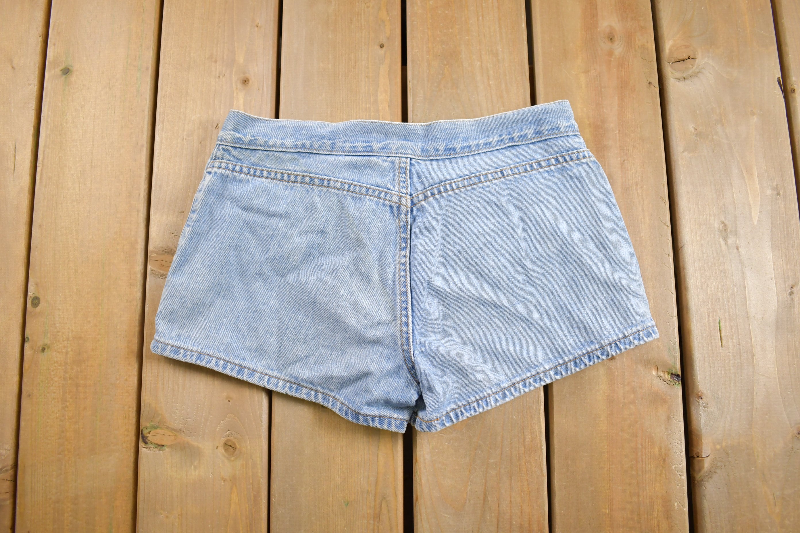 Vintage 1990s Levis Jean Short Shorts 30 x 3