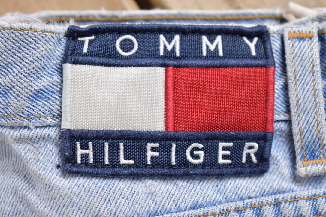 Vintage 1990's Tommy Hilfiger Jeans 28 x 31 / American Vintage / Streetwear Fashion / Vintage Pants / Flag / Big Logo