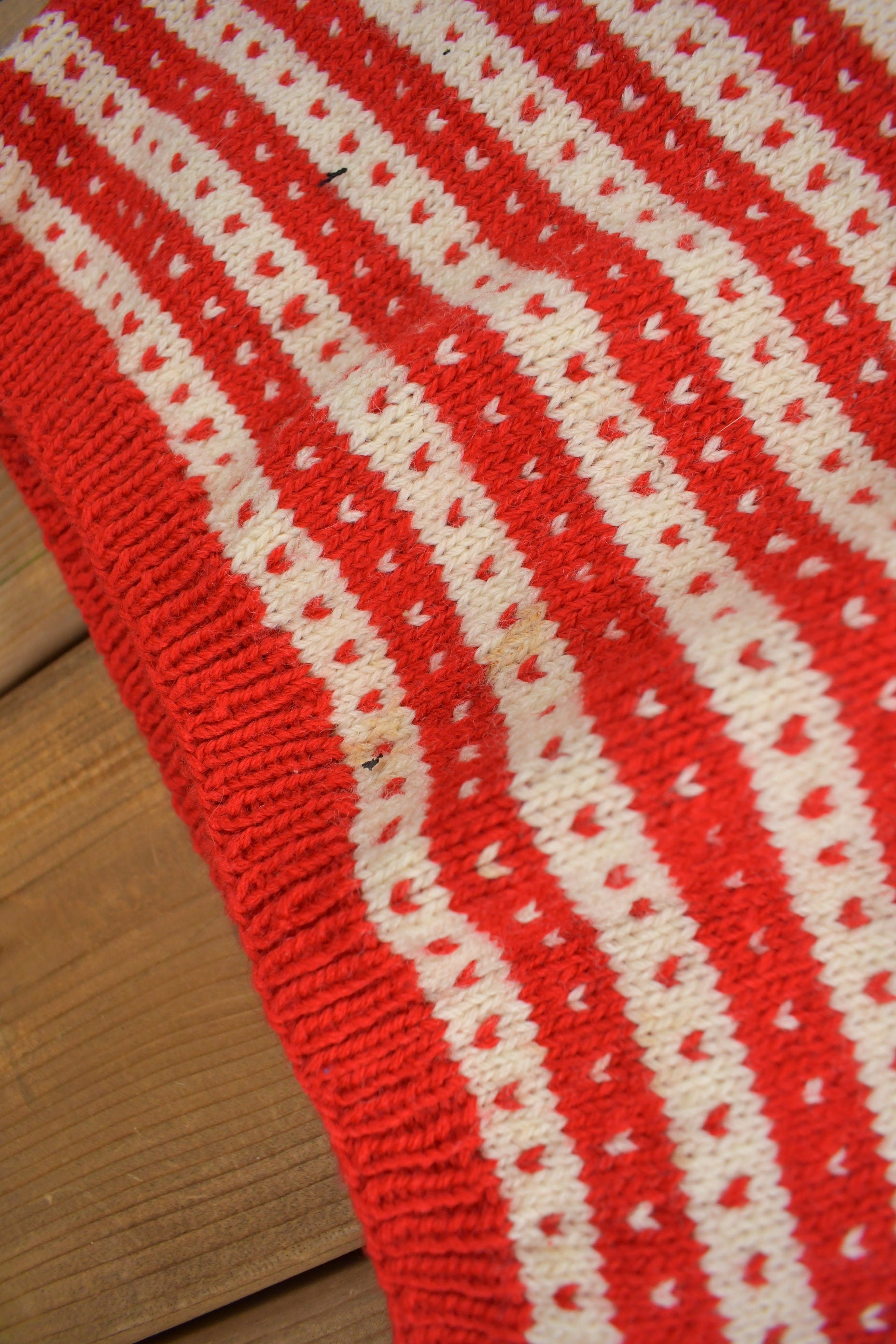Vintage 1970s Heart Theme Knit Sweater Vest