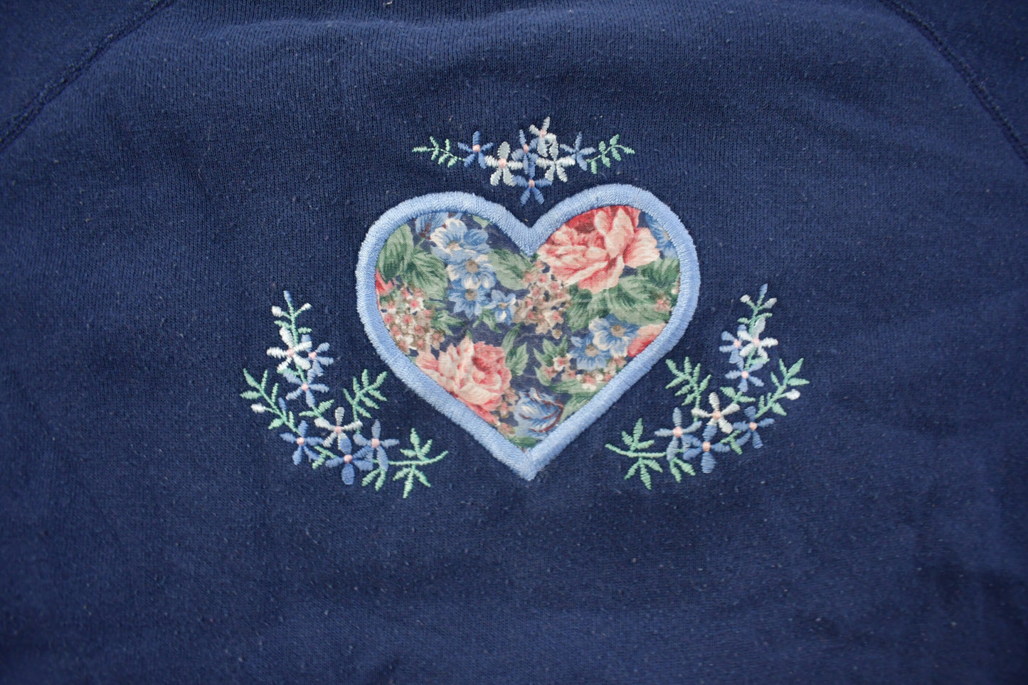 Vintage 1990s Embroidered Floral Heart Crewneck Sweatshirt / 90s Crewneck / Made In USA / Streetwear / Embroidered