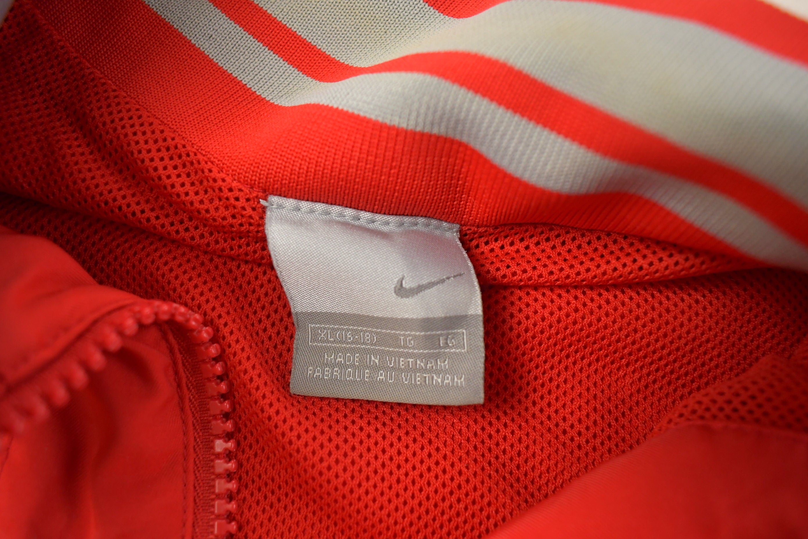 Vintage 1990s Nike Embroidered Mini Swoosh Zip-Up Jacket