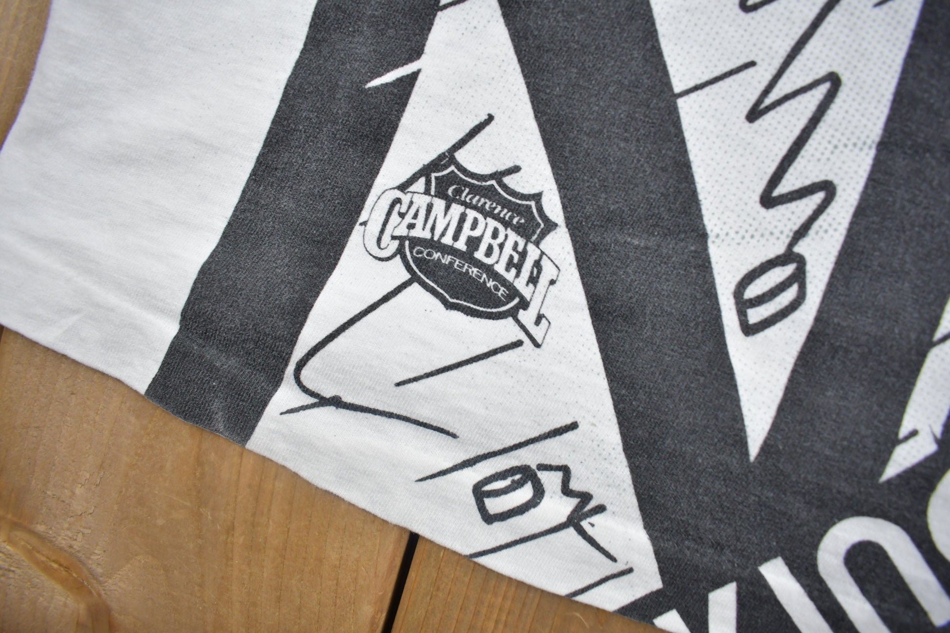 Vintage 1990s Los Angeles Kings NHL All Over Print Graphic T-Shirt